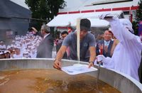 Wouw! Ini Dia Pho Raksasa dengan Berat Capai 1.300 Kg