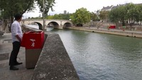 Namun tidak semua setuju dengan pemasangan urinal. Beberapa alasannya karena terlalu terbuka hingga merusak pemandangan. (Foto: Reuters)