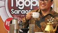 Politisi berusia 52 tahun ini, mempunyai kecintaan yang tinggi terhadap kopi. Dulu, beliau bahkan sering membuat event ngopi bersama dengan masyarakat Jawa Barat. Foto: Instagram @aheryawan