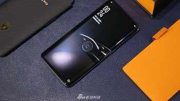 Oppo menjual Find X edisi Lamborghini di China seharga 9.999 yuan atau sekitar Rp 21 juta. Foto: Sina Mobile