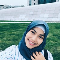 Busana taekwondo yang tertutup membuatnya bisa tampil lebih aman, tanpa harus menggunakan banyak inner atau manset baju. Taekwondo juga jadi salah satu olahraga yang banyak diminati hijabers. Foto: Instagram/defiarosmaniar