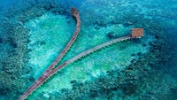 Pulau Bawah di Kabupaten Kepulauan Anambas di Provinsi Kepulauan Riau punya resort dengan 35 villa. Resort Pulau Bawah bertema eco resort yang dilengkapi dengan wellness centre, villa menghadap laut dan fasilitas lainnya. (Pulau Bawah/ Facebook)