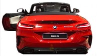 Jika dilihat dari tampilan yang disediakan, BMW Z4 ini masih terlihat sama seperti model konsep yang sudah diperkenalkan sebelumnya. Dengan mengusung Soft-Top fabric roof, grile yang lebar namun tidak terlalu besar dan tampilan agresif. Foto: Pool (autoexpress)