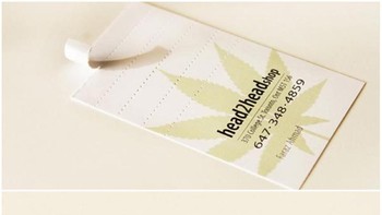 Kartu nama pebisnis rokok. (Foto: Boredpanda)