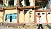 Presiden RI Joko Widodo (Jokowi) bertolak ke Nusa Tenggara Barat (NTB). Jokowi mengunjungi para korban gempa di Lombok dan meninjau langsung penanganan bencana gempa di daerah tersebut. Istimewa/Dok. Biro Setpres