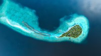 Salah satu spot terbaik di Maldives berada di Joali, berada di Muravandhoo Island di Raa Atoll. Terdapat 73 vila dengan pantai  dan kolam pribadi yang epik. Kamu juga bisa menikmati spa hingga kuliner yang menarik. Tempat ini juga cocok untuk liburan bersama keluarga dan sahabat. (JOALI)
