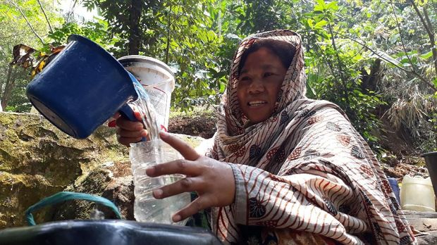 Cerita Warga Cilegon Antre 6 Jam Demi Air Bersih