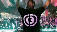 Idris Elba pun sedang disibukan dengan nge-DJ. Dok. Instagram/idriselba