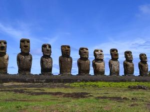 Duh, Patung Moai di Pulau Paskah Tertabrak Mobil