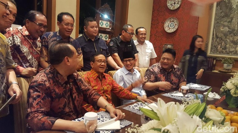 Sandiaga Hadiri Acara Ulang Tahun Akbar Tandjung Ke-73 Sandiaga Hadiri Acara Ulang Tahun Akbar Tandjung Ke-73