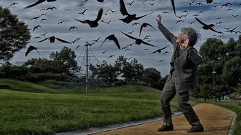 Kadang ia memajang foto manipulasi digital semacam ini dengan bantuan Photoshop. Foto: Instagram