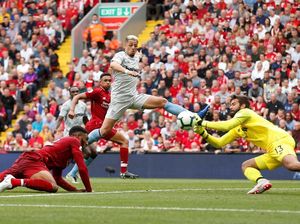 Seberapa Nyetel Alisson dengan Lini Belakang Liverpool?
