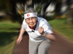 Foto Kocak Nenek Usia 90 Tahun Hobi Photoshop