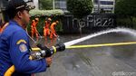 PPSU Bikin Trotoar di Thamrin Kinclong