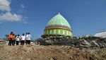 Jokowi di Lombok: Dibonceng TBG & Jadi Imam di Tenda Pengungsian