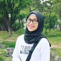 Sebagai seorang atlet Taekwondo, penampilan keseharian Defia juga jauh dari kesan feminin. Ia terlihat senang tampil praktis tanpa memakai banyak aksesori. Foto: Instagram/defiarosmaniar