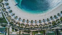 Zaya Nurai Island di Abu Dhabi menawarkan penginapan mewah dengan laut yang cantik. Terdapat beberapa pilihan kamar yang bisa traveler pilih. Nikmati juga beragam fasilitas private seperti romantic dinner, BBQ, piknik dan lainnya.(Zaya Nurai Island)