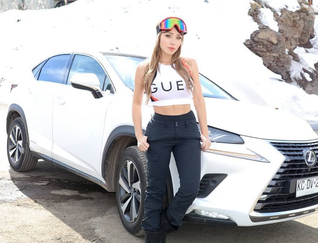  Hal tersebut pun membuat netizen lainnya geram dan menyebut semua pengikutnya di Instagram tak berguna. Itu adalah 9 juta pria muda yang tak berguna, kritiknya. Foto: Instagram