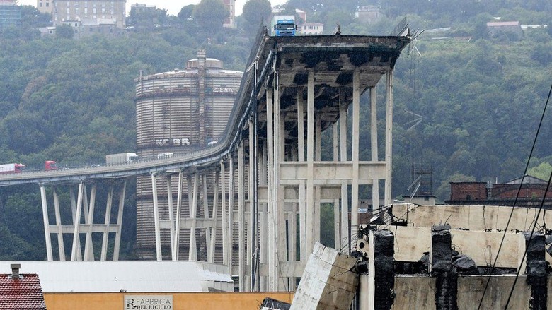Jembatan Layang di Italia Ambruk, Korban Tewas Jadi 35 Jembatan Layang di Italia Ambruk, Korban Tewas Jadi 35
