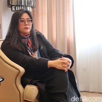 Bangga sih pasti. Tapi bangganya lebih karena, setidaknya sudah ikut berpartisipasi walaupun nggak banyak untuk Asian Games kali ini, ungkap Mel kepada Wolipop, beberapa waktu lalu. Karya Mel tersebut diambil dari koleksi labelnya, Happa, yang berjudul Tapak Rentak. (Foto: Alissa/Wolipop)