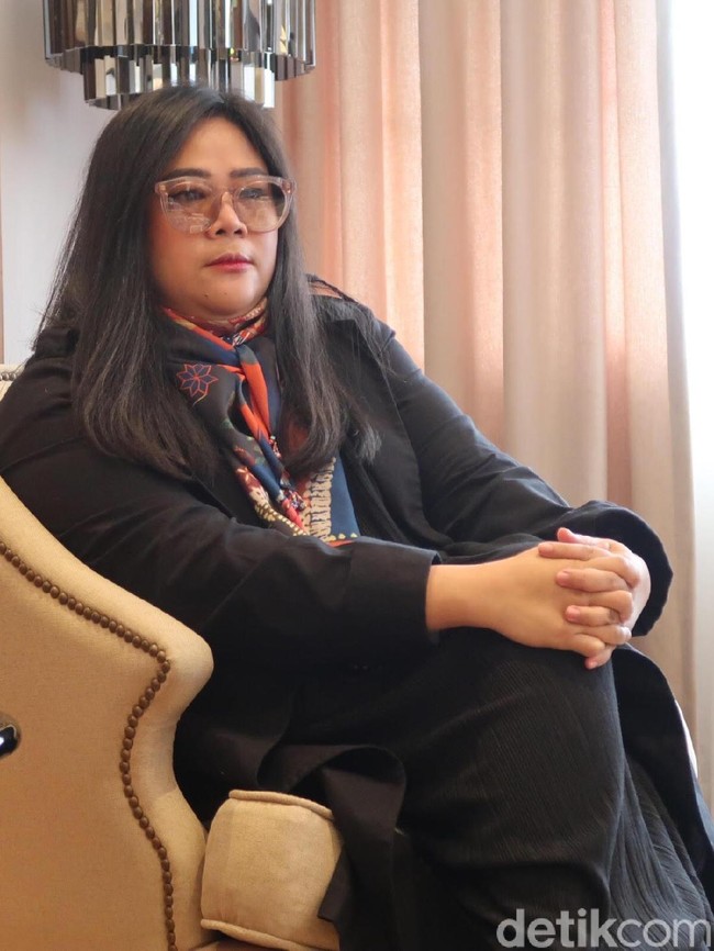 Bangga sih pasti. Tapi bangganya lebih karena, setidaknya sudah ikut berpartisipasi walaupun nggak banyak untuk Asian Games kali ini, ungkap Mel kepada Wolipop, beberapa waktu lalu. Karya Mel tersebut diambil dari koleksi labelnya, Happa, yang berjudul Tapak Rentak. (Foto: Alissa/Wolipop)