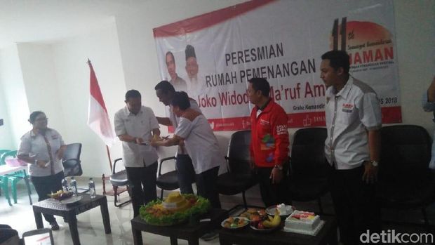 Jaman meresmikan rumah pemenangan untuk Jokowi-Ma'ruf Amin
