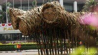 Karya seni itu dibuat oleh seniman bernama Joko Afianto.