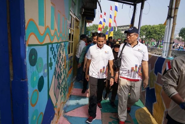 Mantan Wakil Gubernur DKI Jakarta ini terlihat memakai sepatu lokal 910 sejak berkampanye menjadi Wagub DKI dulu. Foto: Dok. 910