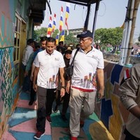 Mantan Wakil Gubernur DKI Jakarta ini terlihat memakai sepatu lokal 910 sejak berkampanye menjadi Wagub DKI dulu. Foto: Dok. 910