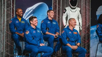 Bob Behnken, Doug Hurley, Mike Hopkins, dan Victor Glover adalah nama-nama yang akan menuju International Space Station (ISS) menggunakan Crew Dragon.  Foto: SpaceX