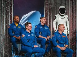 Serba-serbi Misi Peluncuran Astronot Pertama SpaceX