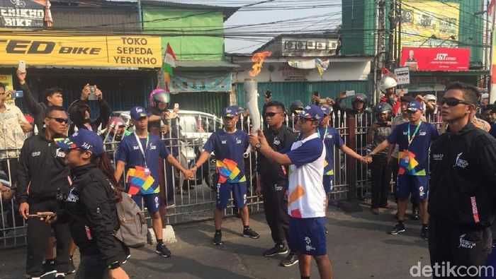 Obor Asian Games 2018 sampai di Jakarta hari ini dan akan dibawa keliling kota sampai Sabtu (Ibnu Hariyanto/detikcom) Obor Asian Games 2018 sampai di Jakarta hari ini dan akan dibawa keliling kota sampai Sabtu (Ibnu Hariyanto/detikcom)