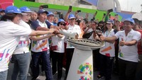 Bank BRI sebagai Official Prestige Partner Asian Games 2018 menggelar seremoni Kirab Obor melalui rute Pengadilan Agama Jakarta Selatan - Corporate University BRI sebagai bentuk dukungan penyelenggaraan Asian Games sekaligus menyebarluaskan semangat menyambut Asian Games kepada masyarakat umum. Foto: dok. BRI
