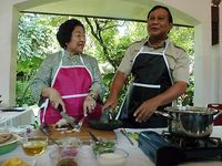Megawati tampak bersama Prabowo dalam acara lomba masakan tradisional Bali di Lapangan Busungliu, Buleleng, Bali, Kamis (3/4) lalu.