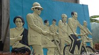 Dalam relief itu menampilkan Sukarno, Soeharto, B.J Habibie, Abdurrahman Wahid alias Gus Dur, Megawati, Susilo Bambang Yudhoyono dan Presiden RI ke-7 Joko Widodo.