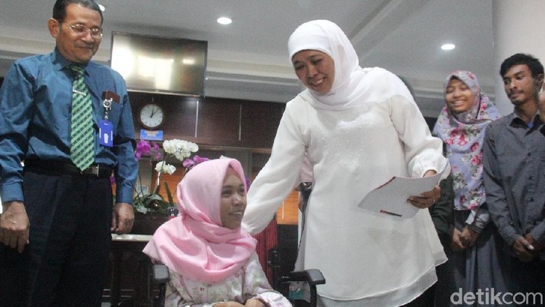 Khofifah Siap Rintis Pusat Bursa Kerja bagi Difabel Khofifah Siap Rintis Pusat Bursa Kerja bagi Difabel