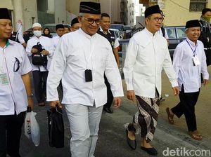 Gaya Menag Pantau Pelayanan Haji, Bercelana Lurik dan Naik Bus