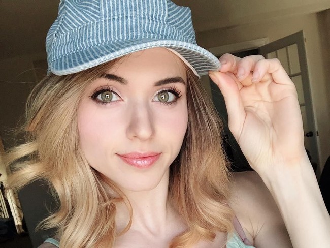 Amouranth adalah seorang model, cosplayer, perancang busana, dan pengusaha di Houston, Texas. Foto: Instagram