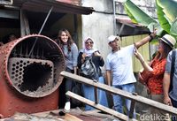 Ada gerbong yang di dapur rumah warga (Chaidir/detikTravel)