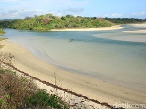 Manjakan Mata di Pantai Ratenggaro Sumba, Ada 304 Kubur Batu Megalitik
