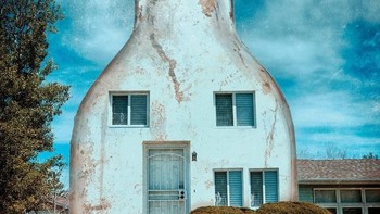 Juara pertama kategori konseptual diraih Conor Culber. Lokasi Beangabang, Indonesia dan Naples, Florida, AS. Gear: Nikon D800E, Ikelite housing, two DS160 Sunstrobes; Nikkor 60mm macro lens (octopus); Nikkor 70-100mm zoom lens (background). Settings: f/18, 1/200, ISO 200 (octopus); f/20, 1/80, ISO 100 (background). Foto: Scuba Diving Magazine