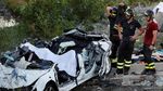 Truk Ini Nyaris Jatuh dari Jembatan yang Ambruk di Italia
