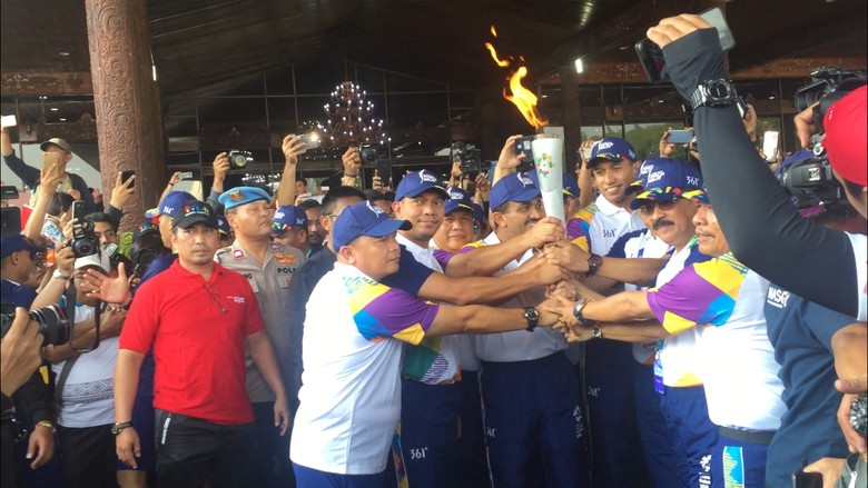 Berangkat dari Kramat Jati, Torch Relay Asian Games Tiba di TMII Berangkat dari Kramat Jati, Torch Relay Asian Games Tiba di TMII