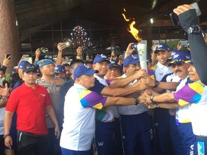 Berangkat dari Kramat Jati, Torch Relay Asian Games Tiba di TMII