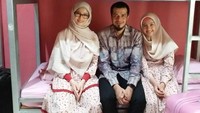 Ada yang menarik perhatian netizen saat Jihan memposting fotonya bersama Primus dan putri sulungnya, Lana. Foto: Dok. Instagram/truejf