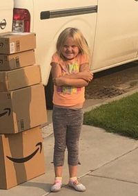 Ekspresi Caitlin saat ketahuan belanja online pakai akun ibunya