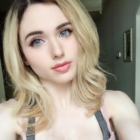 Masalahnya bukan Anda sudah menikah. Masalahnya bukan karena Anda merahasiakannya karena Anda berhak mendapatkan privasi itu. Masalahnya adalah Anda berbohong tentang itu, kritik netizen. Tak apa jika Anda mencoba untuk tidak pernah berbicara tentang status hubungan Anda, tetapi Anda secara aktif memberi tahu orang-orang bahwa Anda lajang. Dan lagi saya bertanya, mengapa? Mengapa Anda tidak memberi tahu penggemar bahwa Anda sedang menjalin hubungan?, komentar lainnya. Foto: Instagram