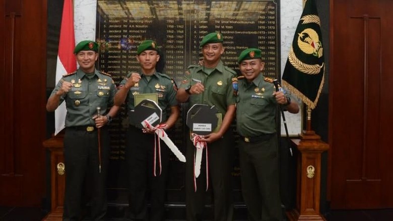 Kasad Beri Penghargaan 2 Babinsa yang Selamatkan Bayi Kasad Beri Penghargaan 2 Babinsa yang Selamatkan Bayi
