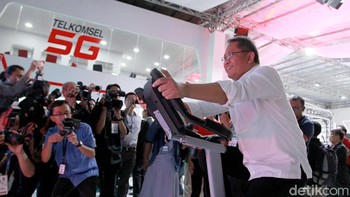 Telkomsel merupakan operator pertama di Indonesia yang memberikan pengalaman 5G bagi pelanggan. Sebagai Official Prestige Telco Partner, TelkomGroup dipercaya menyediakan seluruh fasilitas telekomukasi dan layanan Video, Internet, dan Phone (VIP) di semua lokasi penyelenggaraan Asian Games diantaranya Media Center, Accomodation, Security, International Airport, dan Venue pertandingan (MASIV).