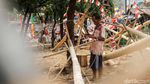 Agustusan Vibes! Begini Proses Pembuatan Batang Panjat Pinang